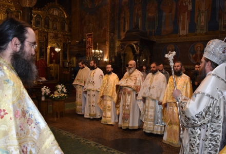 Двама светогорски игумени на имения ден на епископ Поликарп