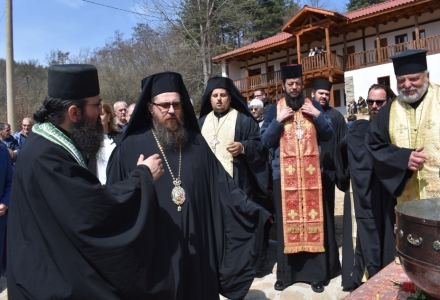 Водосвет в обновения Леворечки манастир