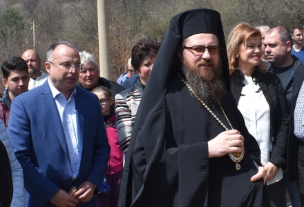 Водосвет в обновения Леворечки манастир