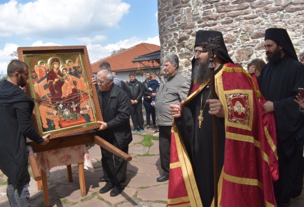 Три дни празници за Всецарица