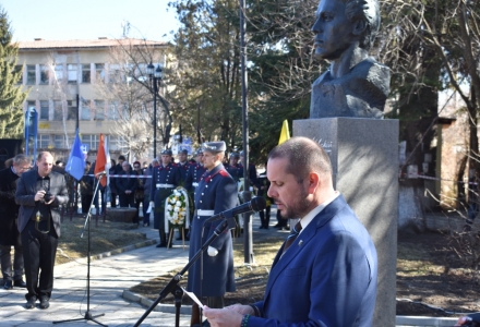 С водосвет откриха паметник на Левски в Брезник