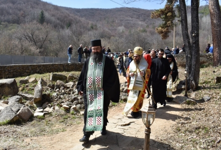 Водосвет в обновения Леворечки манастир