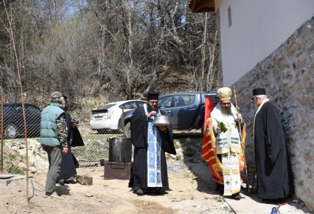 Водосвет в обновения Леворечки манастир