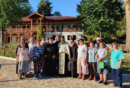 Вечерня с Богородичен молебен канон в Леворечкия манастир