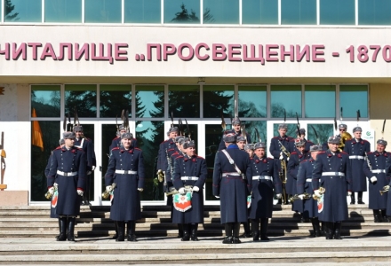 С водосвет откриха паметник на Левски в Брезник