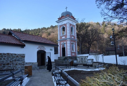 Архиерейска света Литургия в Брезник