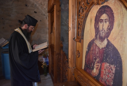 Вечерня с Богородичен молебен канон в Леворечкия манастир