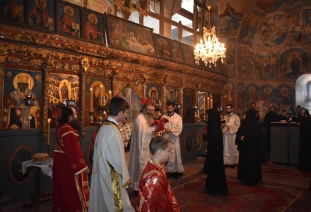 Празник и офикия в Суковския манастир в Сърбия