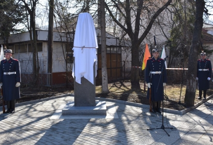 С водосвет откриха паметник на Левски в Брезник
