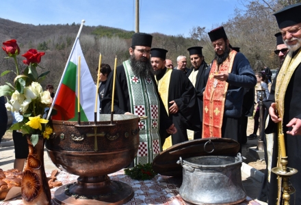 Водосвет в обновения Леворечки манастир