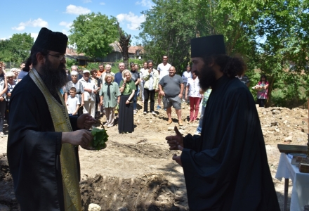 Първа копка на параклис в село Брегаре