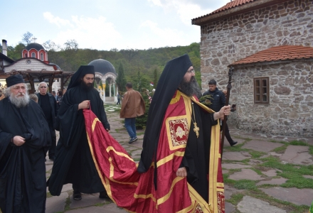 Три дни празници за Всецарица