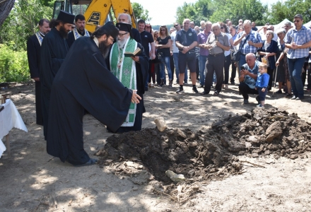 Първа копка на параклис в село Брегаре