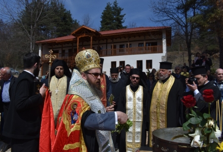 Водосвет в обновения Леворечки манастир